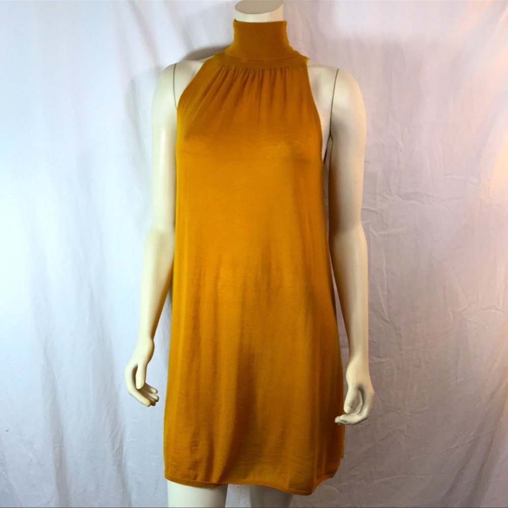 Hello where i can find dress like this one please